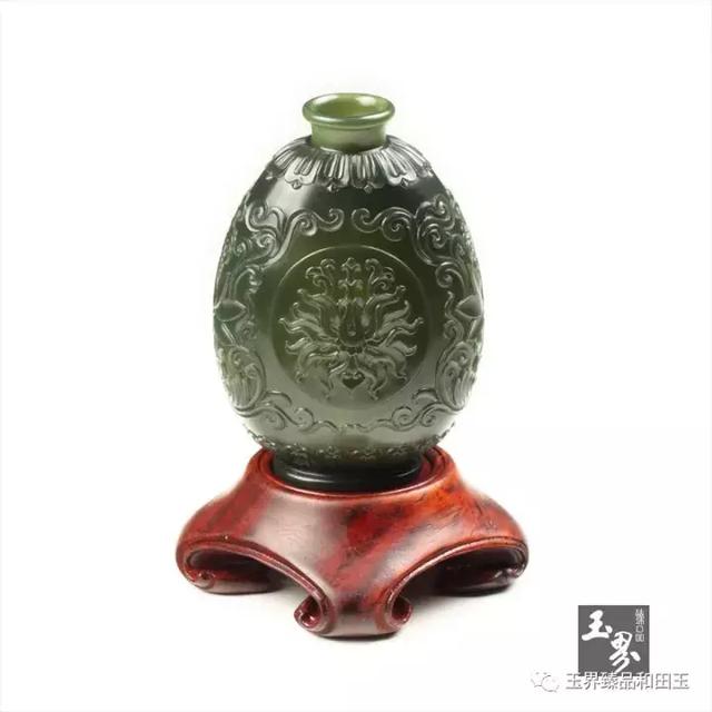 青玉-花卉纹饰薄胎瓶